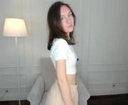 alivia_sea is a 18 year old female webcam sex model.