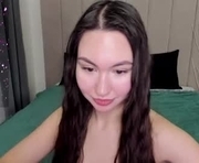 gigiii_b is a 18 year old female webcam sex model.