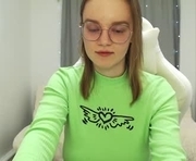 yourdreamray is a 20 year old female webcam sex model.