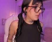lola_leah is a 19 year old female webcam sex model.