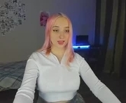 cassie_rosss is a 19 year old female webcam sex model.