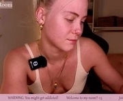 susyjo is a 22 year old female webcam sex model.