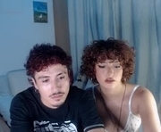 jonny_wya is a 18 year old couple webcam sex model.