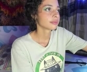 kalahnna is a 25 year old female webcam sex model.