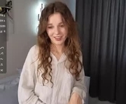 nellie_conner is a 18 year old female webcam sex model.