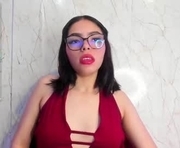 nyveth is a 18 year old female webcam sex model.