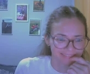 sea_dream is a 42 year old female webcam sex model.