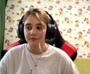 tenishamilin is a 18 year old female webcam sex model.
