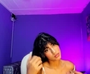 cute_cinnamon is a 18 year old female webcam sex model.