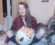 moon_shy is a 19 year old female webcam sex model.