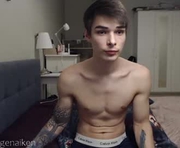 hengen_aiken is a 20 year old male webcam sex model.