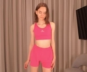 scarlettpaiges is a 18 year old female webcam sex model.