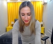 goldenlighte is a 30 year old female webcam sex model.