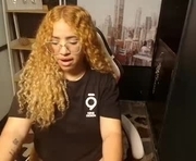 arelissummer is a  year old female webcam sex model.