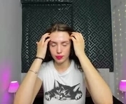 oopsiekitten is a 19 year old female webcam sex model.