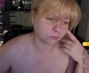 gray_swann is a 45 year old female webcam sex model.