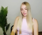 _snow_queen__ is a  year old female webcam sex model.