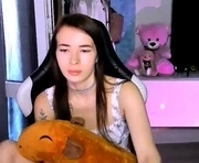 ariamill is a 18 year old female webcam sex model.