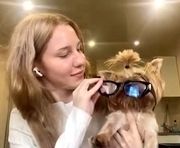 charlsiehardter is a 18 year old female webcam sex model.
