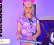cleo_d_nile is a 18 year old shemale webcam sex model.