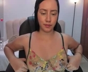 natasha_kiim_ is a 18 year old female webcam sex model.