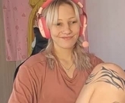 little_soyia is a 18 year old female webcam sex model.