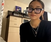 toryscarpato is a 18 year old female webcam sex model.