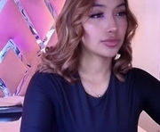 lauri_saenz is a 19 year old female webcam sex model.