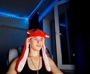 solarrogue is a 18 year old male webcam sex model.