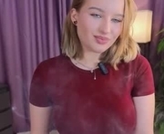 imikitten18 is a 19 year old female webcam sex model.