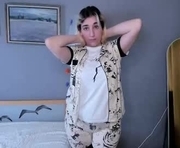 foamcascade is a 18 year old female webcam sex model.