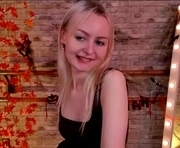 lil_shinee is a 18 year old female webcam sex model.