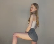 cute_shine is a 21 year old female webcam sex model.