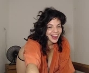 elisafeels is a 30 year old female webcam sex model.