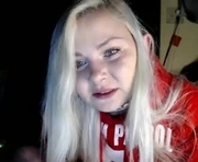kipsy420 is a 21 year old female webcam sex model.