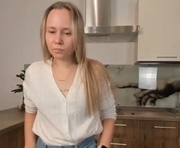 randidyer is a 18 year old female webcam sex model.