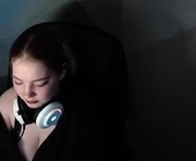 sweetyyfox is a 21 year old female webcam sex model.