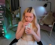 millie_vanillie is a 18 year old female webcam sex model.