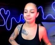 melo_tey is a 19 year old couple webcam sex model.