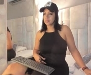 venuspeeach is a 40 year old female webcam sex model.