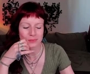 effie_mirel is a 19 year old female webcam sex model.