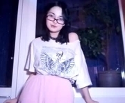 alberthamazierski is a 18 year old female webcam sex model.