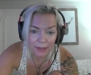 yogimilflover is a 40 year old female webcam sex model.