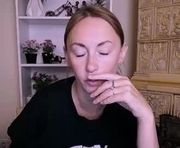 kristinahech_ is a 30 year old female webcam sex model.