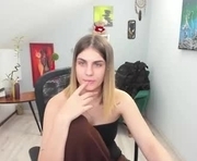 sarahowenn is a 21 year old female webcam sex model.