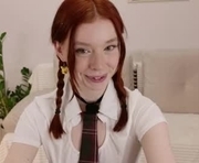 evelune is a 19 year old female webcam sex model.