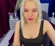 natashayellow is a 18 year old female webcam sex model.