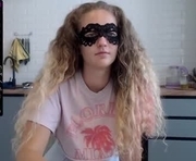 bubbblegum is a 18 year old female webcam sex model.