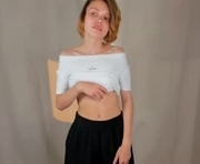 nicoledurham is a 18 year old female webcam sex model.