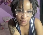 locsoffun is a 18 year old female webcam sex model.